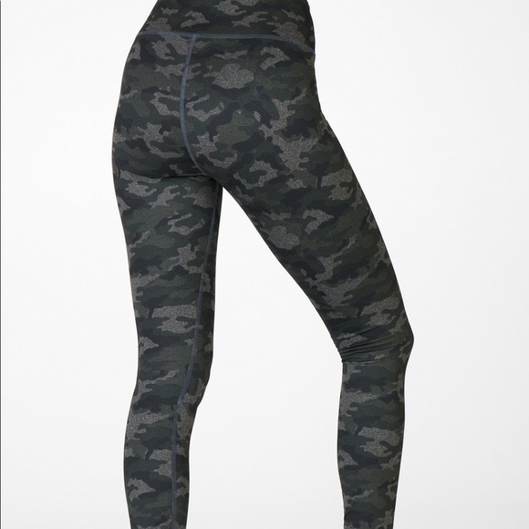 Fabletics power hold camo legging - Picture 1 of 3